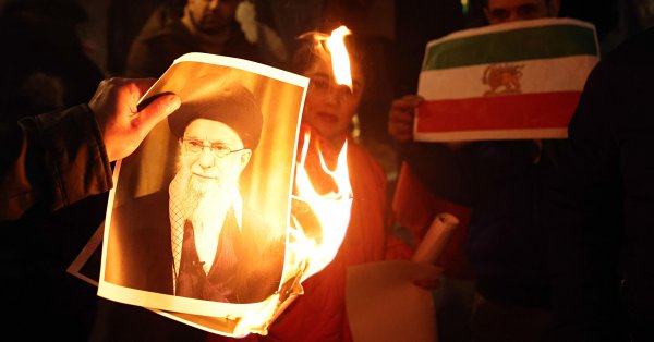 Что дальше в Иране: протестующие против аятоллы