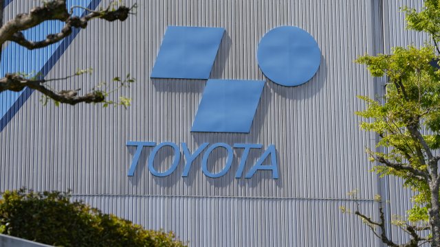 Toyota повышает цену на Toyota Industries после давления со стороны акционера-активиста