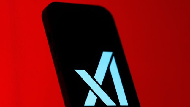 xAI блокирует создание Гроком сексуализированных изображений реальных людей