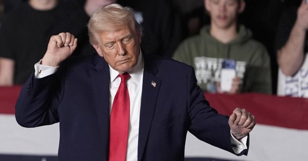 Трамп крикнул протестующему: «Сумасшедший!» ВИДЕО