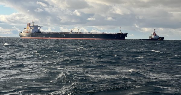 В Германии на танкере нашли живым моряка, пропавшего несколько дней назад.