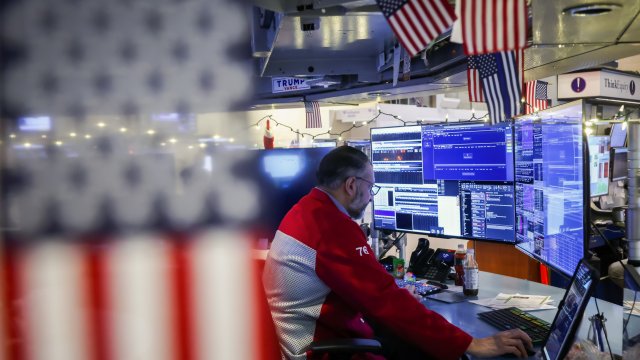 Падение акций технологических компаний тянет вниз американские индексы*