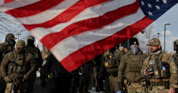 Десятки тысяч протестуют в Миннеаполисе