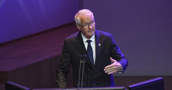 В Норвегии бывший высокопоставленный политик Ягланд находится под следствием на предмет связей с Эпштейном