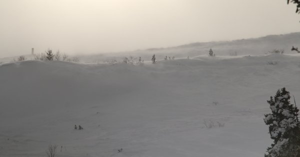 В горах пасмурно и ветрено, существует лавинная опасность