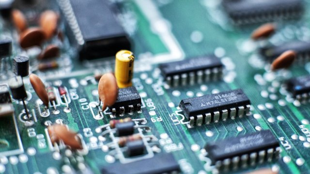 Инвесторы обеспокоены щедрыми расходами технологических компаний на оборудование