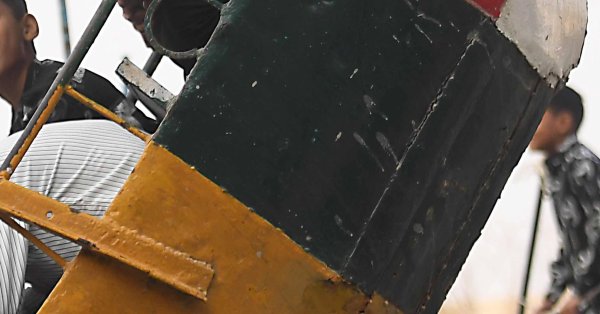 В Индии аттракцион разбился и погиб полицейский ВИДЕО