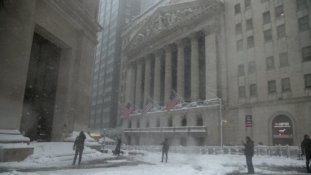 Пошлины Трампа привели индексы США в минус