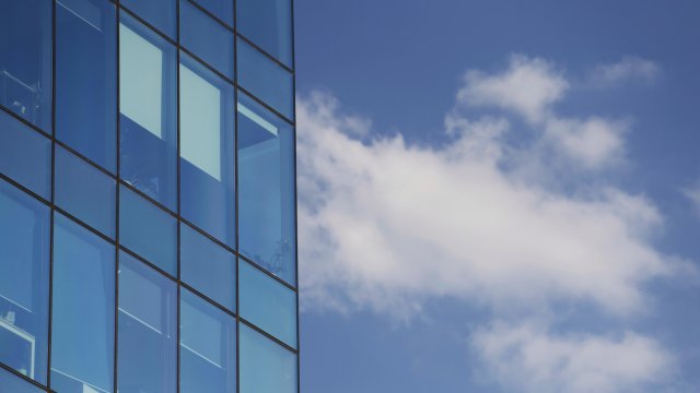 После введения евро появились сигналы интереса иностранных инвесторов к коммерческой недвижимости в нашей стране.