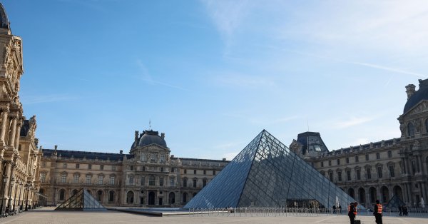 Утечка в Лувре повредила картину Шарля Менье