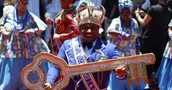 Карнавал и разгул в Рио начались ФОТО