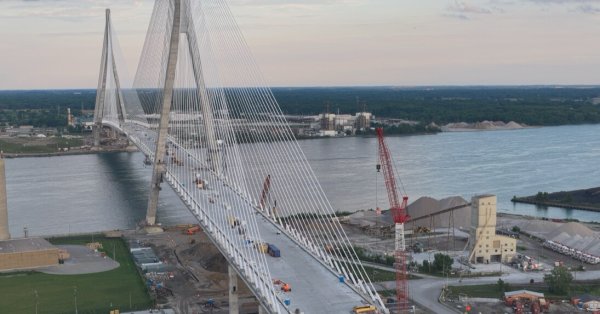 Трамп пригрозил остановить открытие моста между США и Канадой