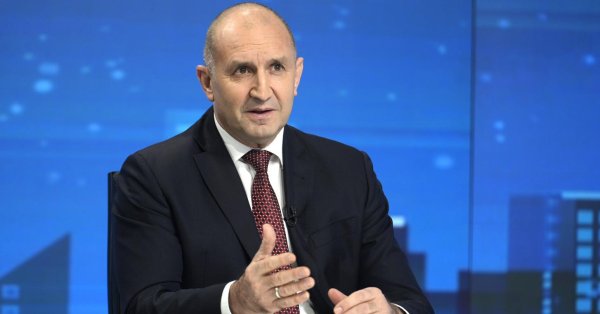 Радеву не понравился кабинет Гюрова, там были партийные деятели