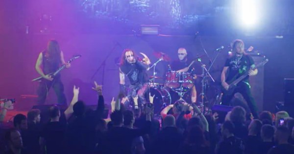 Полиция в Москве штурмовала метал-концерт, обвинив музыкантов в "сатанизме" ВИДЕО