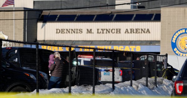 Два человека застрелены во время хоккейного матча в Род-Айленде