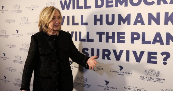 Хиллари Клинтон дала показания и призвала Трампа тоже дать показания