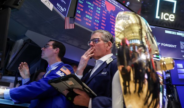 Криптовалютный крах ударил по розничным инвесторам после больших ставок Уолл-стрит