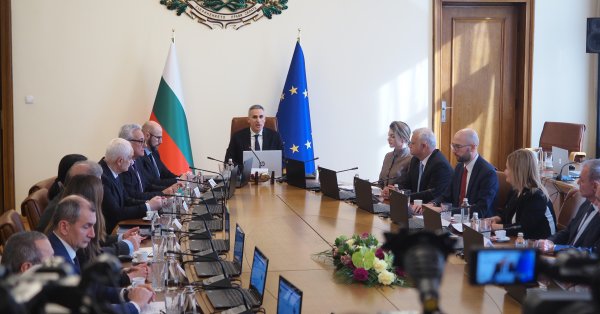 Чистка: назначены 28 новых губернаторов регионов