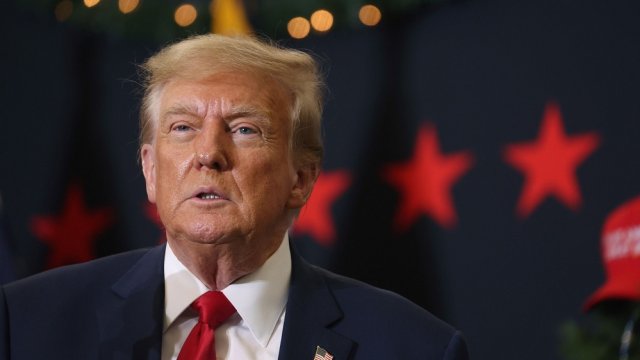 Верховный суд не отказал Трампу в торговых рычагах – вводятся 10% глобальные тарифы