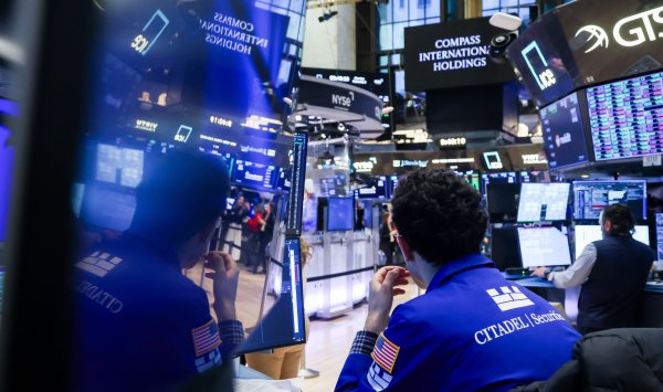 Технологический крах стоимостью в триллион долларов затронул всех, кто находится на орбите искусственного интеллекта