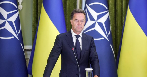 Через несколько часов после нападения России Рютте неожиданно посетил Киев