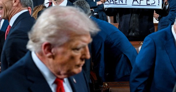 Каким образом Трамп ослабляет позиции России и подрывает имидж Путина?