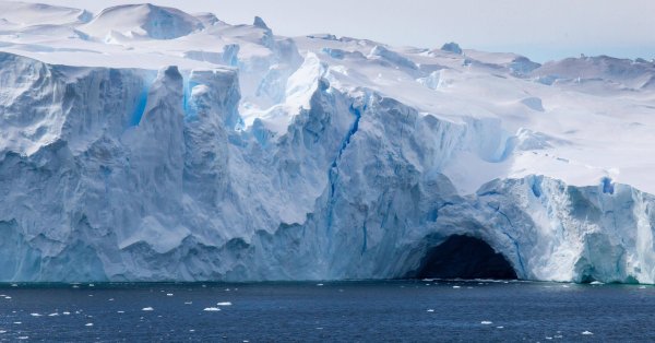 Что обнаружили исследователи после бурения в Антарктиде на глубину сотен метров?