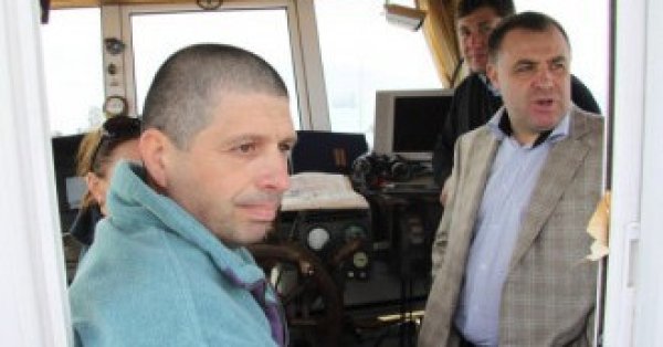 Моряки предполагают: корабль Христо Спасова подорвался на мине?