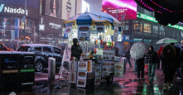 Мощный зимний шторм В США и Нью-Йорке ввели запрет на поездки ФОТО