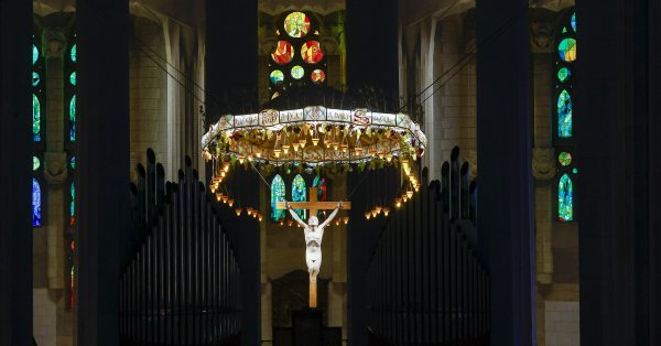 Польский священник изнасиловал 77 детей