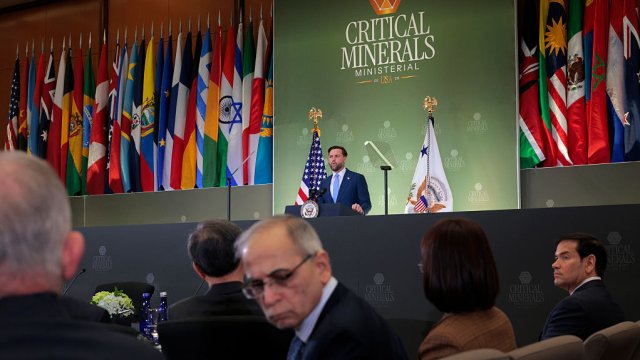 США хотят создать новый торговый блок для стратегически важных полезных ископаемых в битве с Китаем