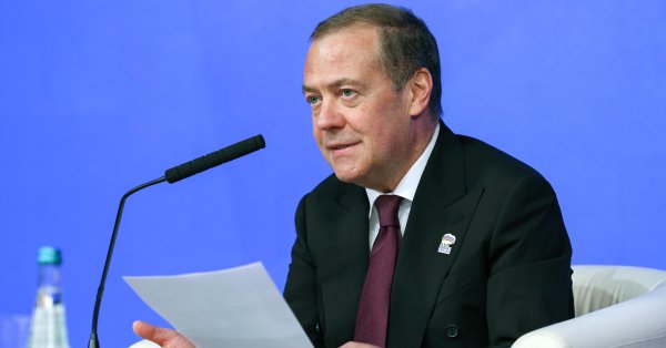 Медведев: Трамп — эмоциональный человек, Европой завладела «банда сумасшедших»