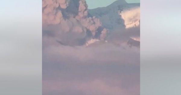 Вулкан Шивелуч выбросил столб пепла высотой 11,6 км.