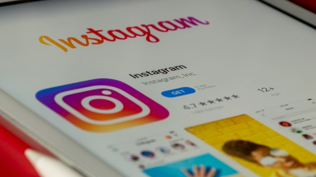 Почти 20% подростков до 15 лет видели в Instagram нежелательные обнаженные фотографии.