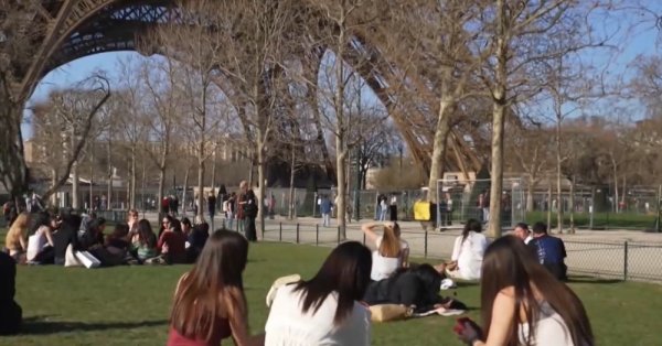 Температура воздуха во Франции составила 28,3 градуса после 40 дней непрерывного дождя.