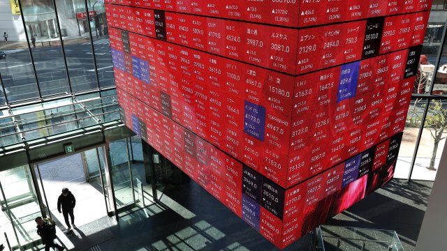 Ведущие азиатские индексы в последний торговый день недели пошли вниз