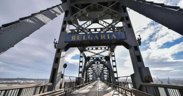 Сегодня с интервалом перекрывают мост через Дунай возле Русе.