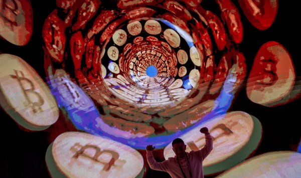Кризис биткойнов стоимостью 1 триллион долларов бьет со всех сторон