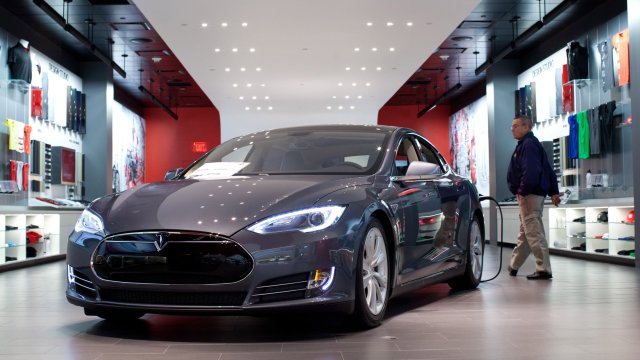 Tesla оставила «автомобиль века» в истории