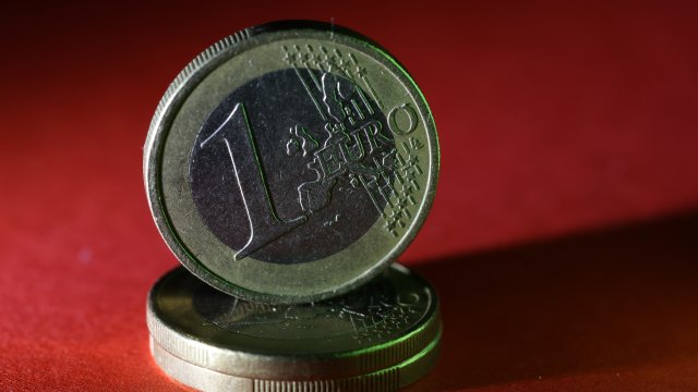 Через два месяца после введения евро в населении осталось почти 4 миллиарда левов.