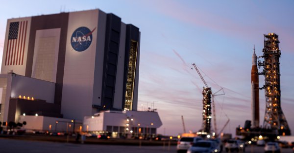 НАСА признает ошибку: меняет планы посадки на Луну