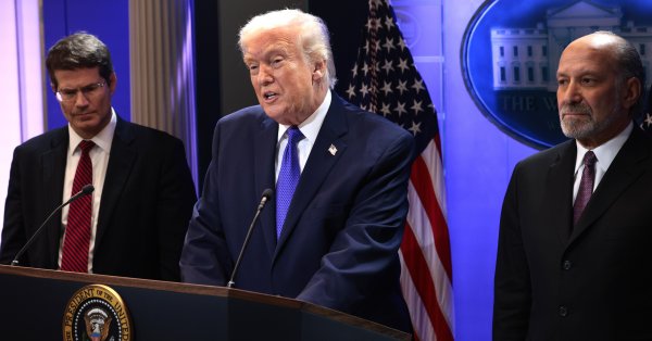 Дональд Трамп заявил, что введет глобальные пошлины в размере 15%