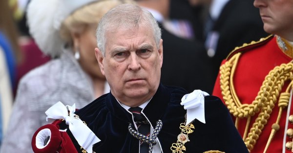 Бывший принц Эндрю стал первым членом королевской семьи, арестованным за 400 лет.