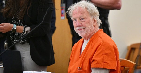 Актеру Тимоти Басфилду предъявлено обвинение в педофилии