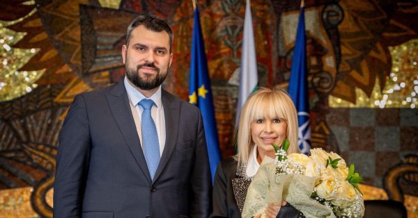 Лили Иванова награждена «Золотой лавровой ветвью» МИД