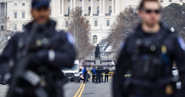 Полиция Вашингтона арестовала мужчину, направлявшегося к Капитолию с заряженным дробовиком
