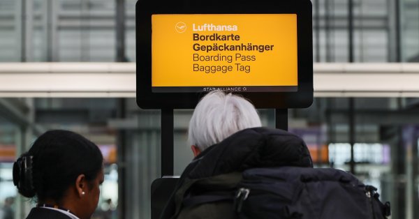 Забастовка отменила более 8000 рейсов Lufthansa