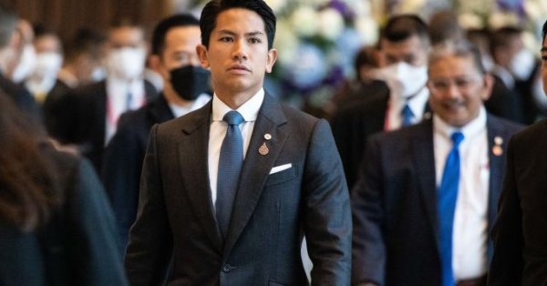 Принц Брунея показал своего первенца