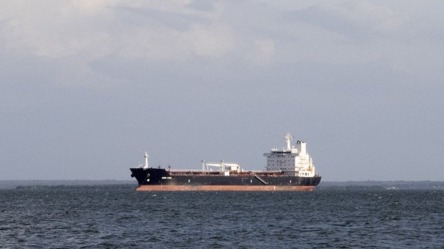 Индийский бензовоз тестирует новые санкции ЕС в отношении российской нефти