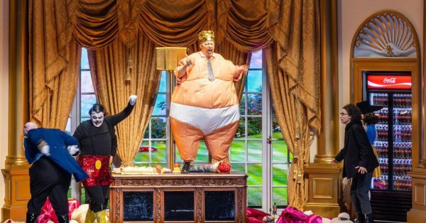 Ненасытный президент-король: В Гамбурге представили оперу, высмеивающую Трампа